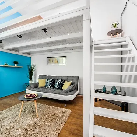 Nyar Apartment *